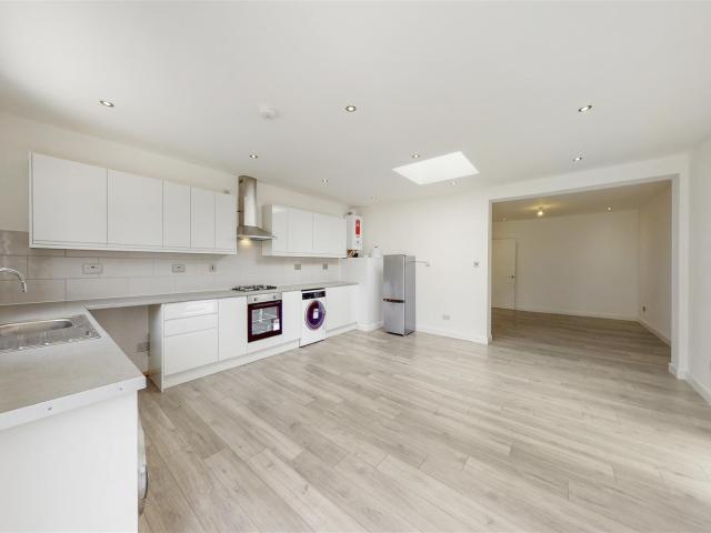 4 bed semi detached house to rent in Oldborough Road, Wembley | Daniels Estate Agents