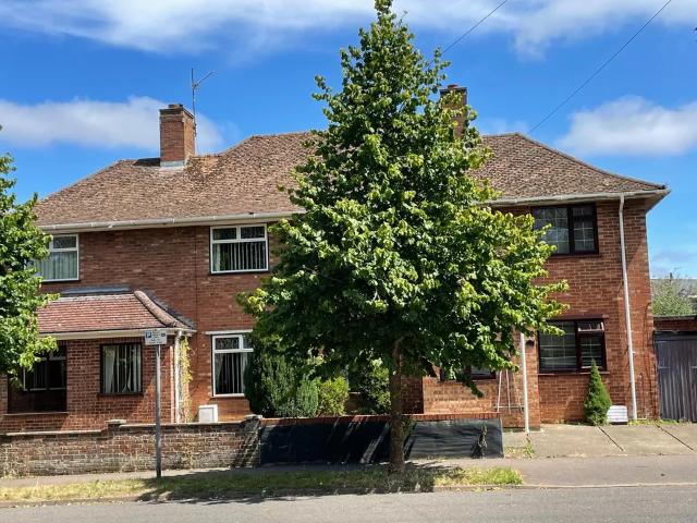 4 bed semi detached house to rent in STUDENT HOUSE SHARE Friends Road, Norwich