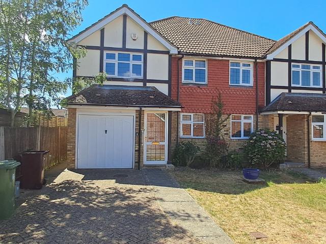 4 bed semi detached house to rent in the birches, bushey, wd23