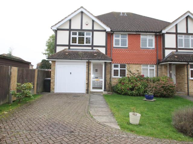 4 bed semi detached house to rent in the birches, bushey, wd23