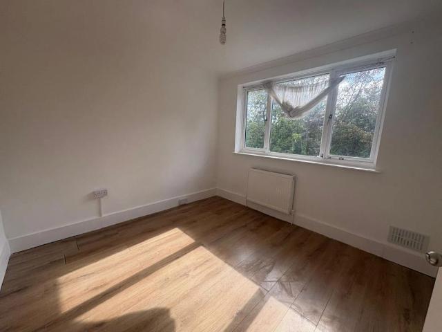 4 bed semi detached house to rent in Turner Road, Edgware, HA8