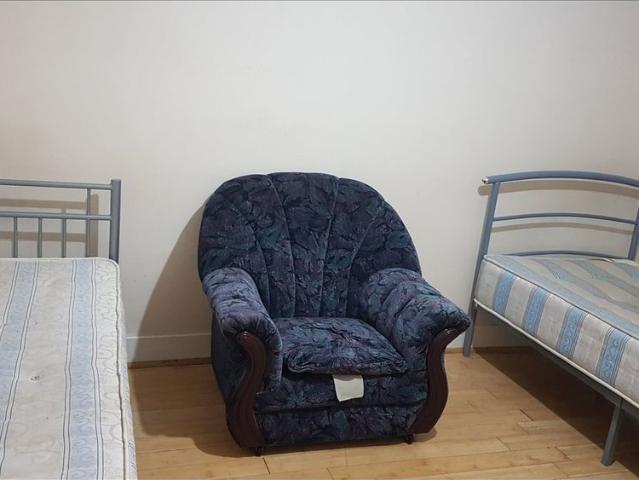 4 Bed Semi Detached House, Willow Gardens, TW3
