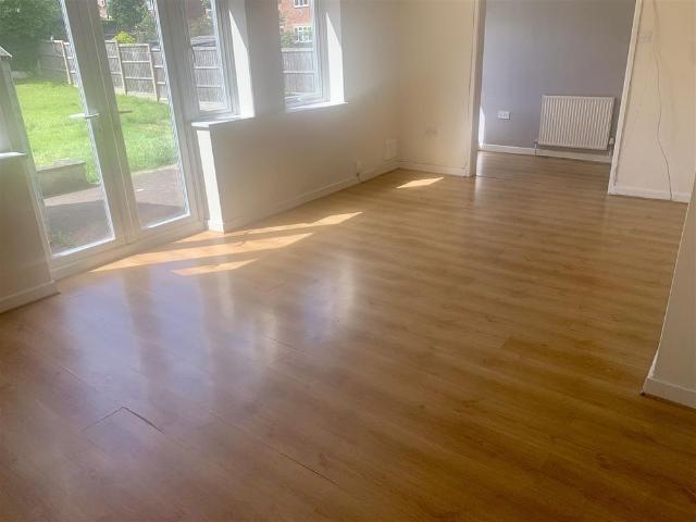 4 bed semi detached to rent St Norbert Drive, DE7