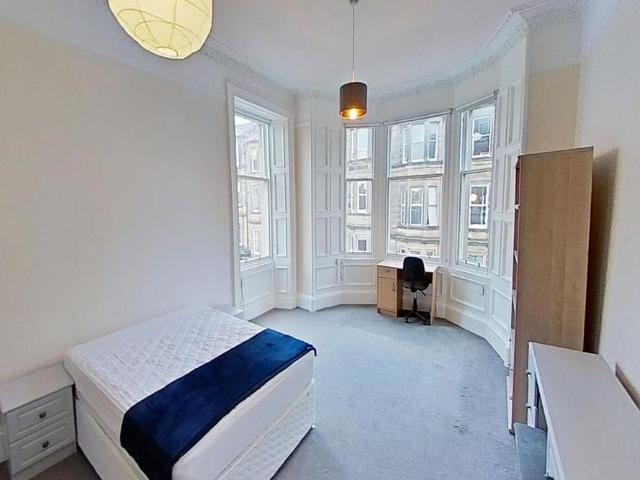 4 bed second floor flat for rent in Morningside