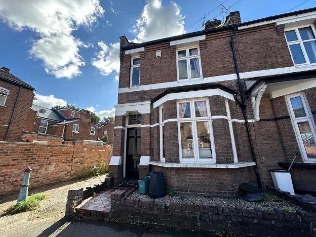 4 bed student house, Victoria Road. 4 bed terraced house to rent £2,100 pcm £485 pw