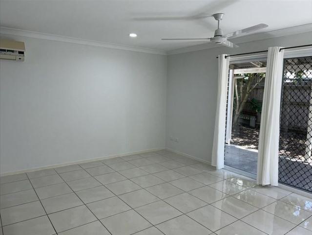 4 bedroom, 3.5 bathrooms, DLUG modern townhouse