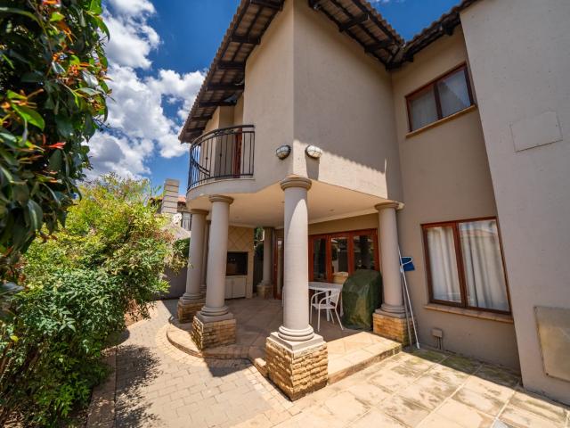 4 bedroom,3 bathroom with pool in Snneveld,Atlantis City