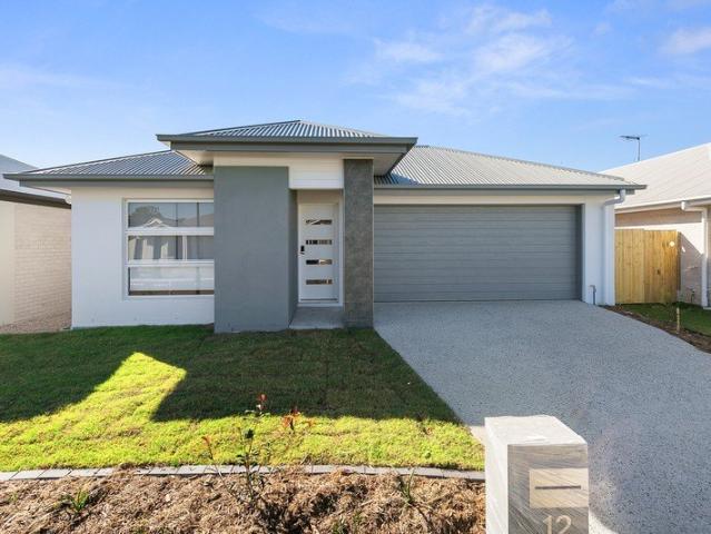 4 bedroom, 3 Bathroom Furnished home ready to move in