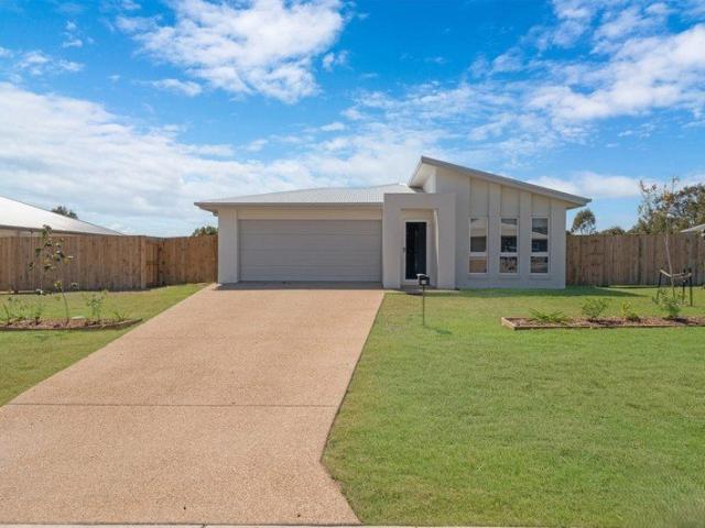 4 Bedroom 3 Bathroom Home in Hidden Valley!