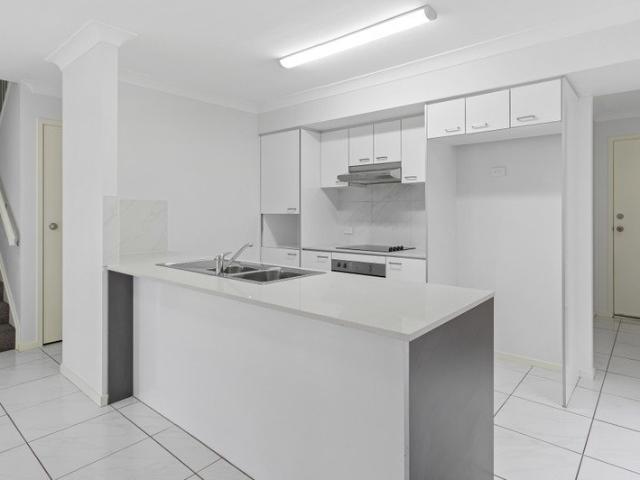 4 bedroom, 3 bathroom modern townhouse