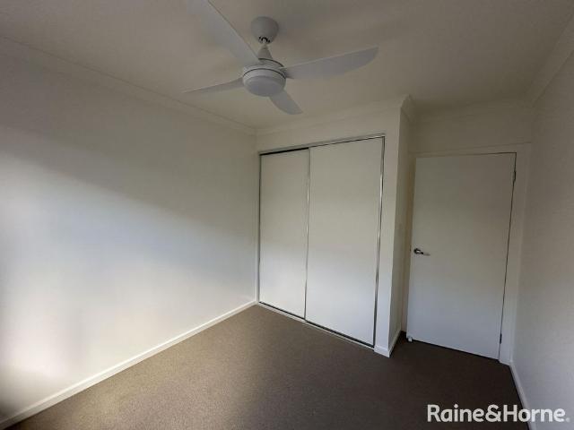 4 Bedroom, 3 Living Area Home In Munno Para Downs