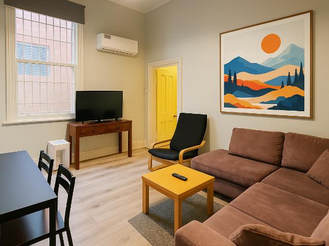 4 BEDROOM 2 x AIR CONS FULLY FURNISHED HOUSE IN THE HEART OF ELSTERNWICK, RIGHT OPPOSITE THE TRAIN STATION WITH SHOPS AND TRAM AT DOORSTEP