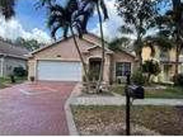 4 Bedroom 2 Bath In Naples FL 34119