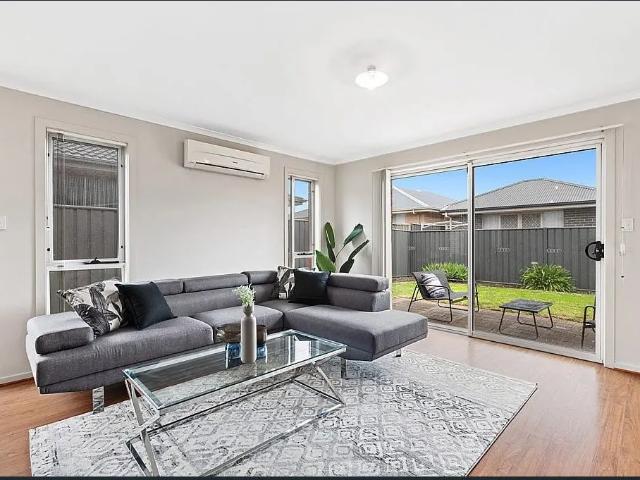 4 BEDROOM, 2 BATH & 2 LIVING AREAS!