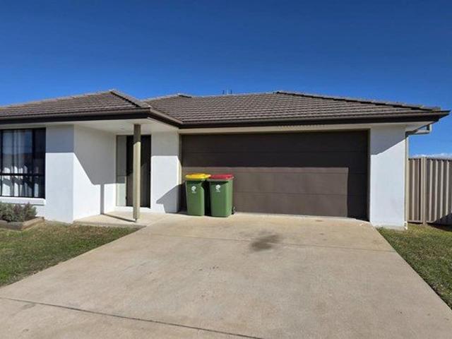 4 Bedroom, 2 Bathroom, 2 Car Lock Up Garage