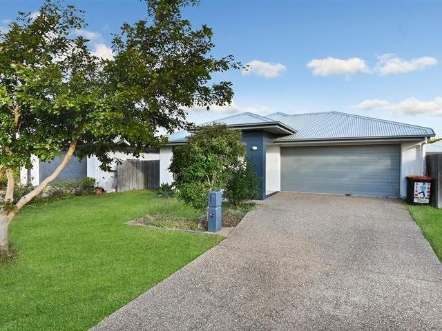 4 Bedroom, 2 Bathroom Home in Mount Low!