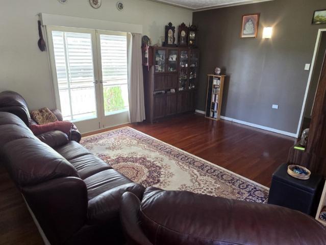 4 bedroom, 2 bathroom home with large shed close to centre of town!