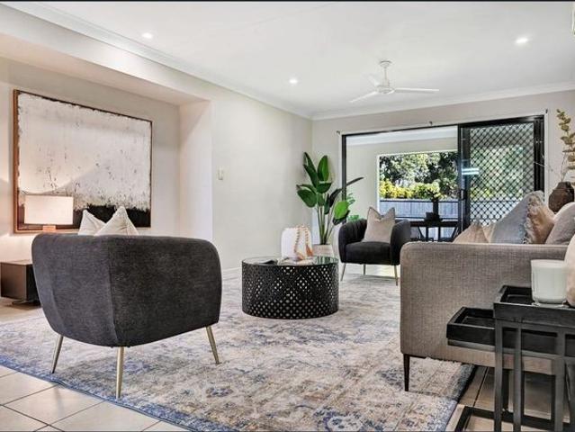 4 BEDROOM 2 BATHROOM HOUSE IN KIRWAN!