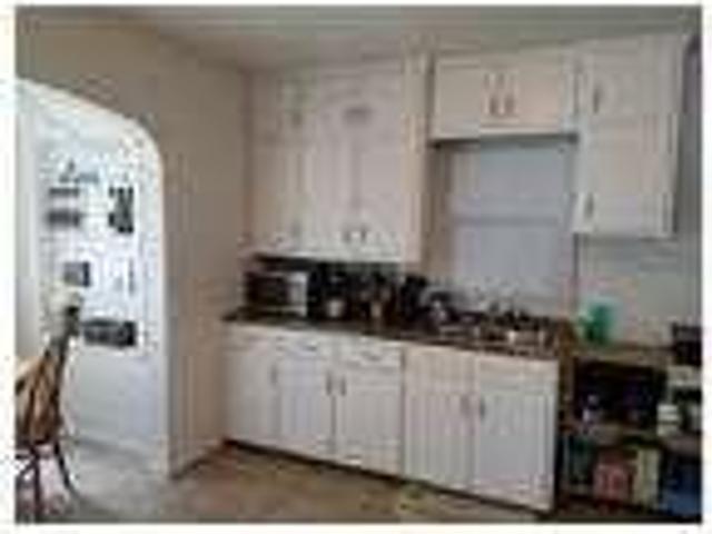 4 Bedroom 2 Bathroom house located blocks from College Hill