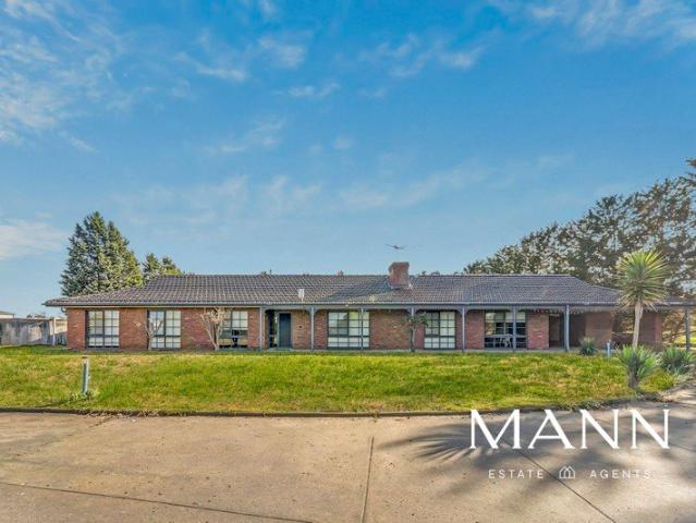4 Bedroom, 2 Bathroom, more than 2 car space