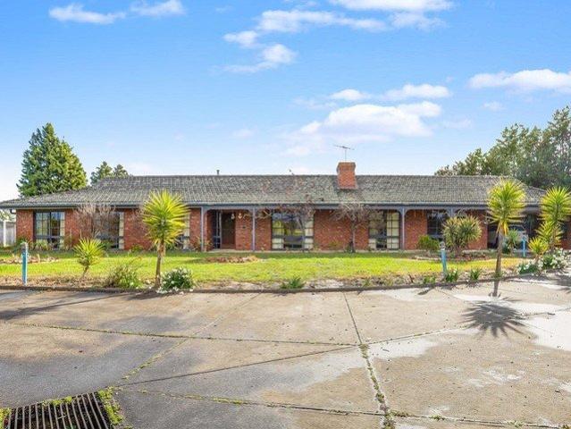 4 Bedroom, 2 Bathroom, more than 2 car space