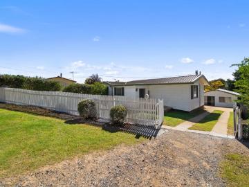 4 Bedroom 2 Bathroom Newly Renovated Family Home Including 1 Bedroom Self Contained Granny Flat