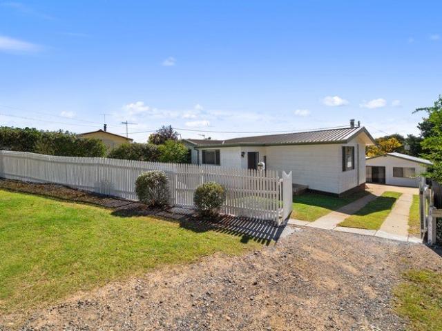 4 Bedroom 2 Bathroom Newly Renovated Family Home Including 1 Bedroom Self Contained Granny Flat