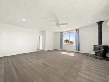 4 Bedroom 2 Bathroom Newly Renovated Family Home Including 1 Bedroom Self Contained Granny Flat
