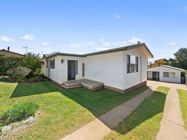 4 Bedroom 2 Bathroom Newly Renovated Family Home Including 1 Bedroom Self Contained Granny Flat