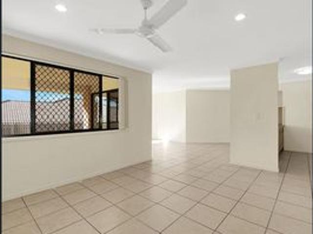 4 BEDROOM, 2 BATHROOM PROPERTY IN GREAT LOCATION