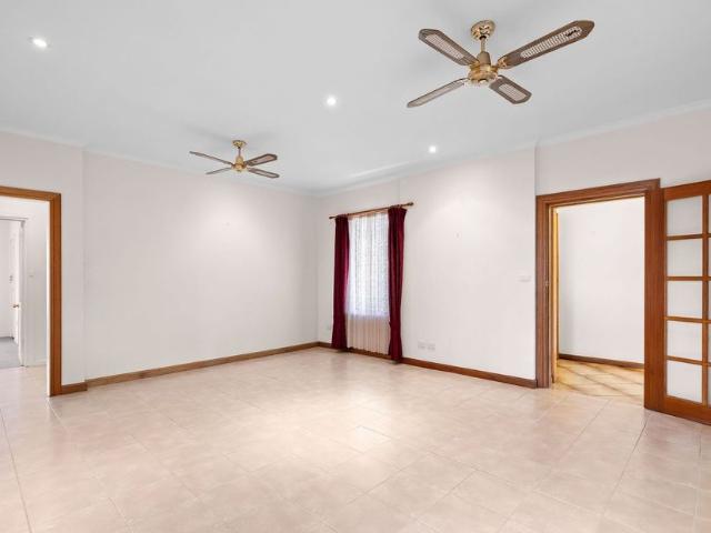 4 Bedroom 2 Bathrooms & Excellent Parking Facilities in Quiet Convenient Location