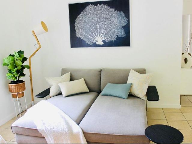 4 BEDROOM: 2 BATHROOMS FULLY FURNISHED HOUSE: POOL