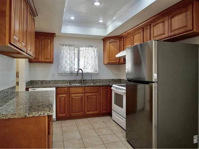 4 bedroom 2bathr00m house for rent