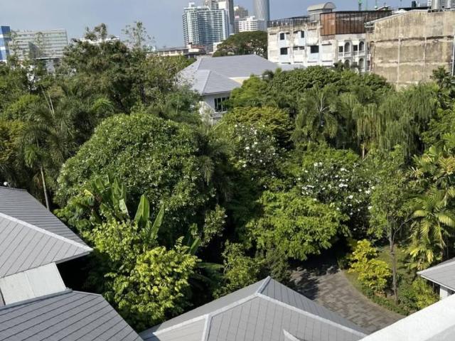 4 bedroom 4 bathroom with a roof top terrace 250 sqm Townhouse in Charoen Nakhon