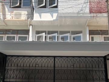 4 bedroom 4 bathroom with a roof top terrace 250 sqm Townhouse in Charoen Nakhon