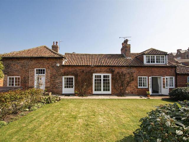 4 bedroom cottage to rent