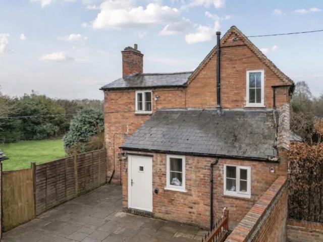 4 bedroom cottage to rent