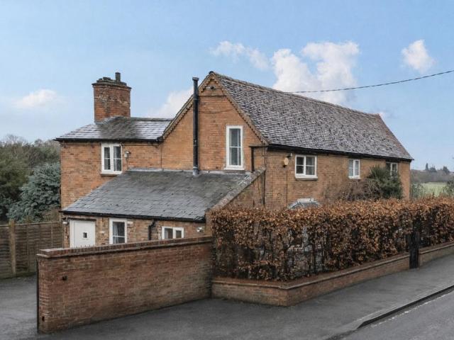 4 bedroom cottage to rent