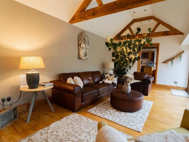 4 bedroom cottage to rent