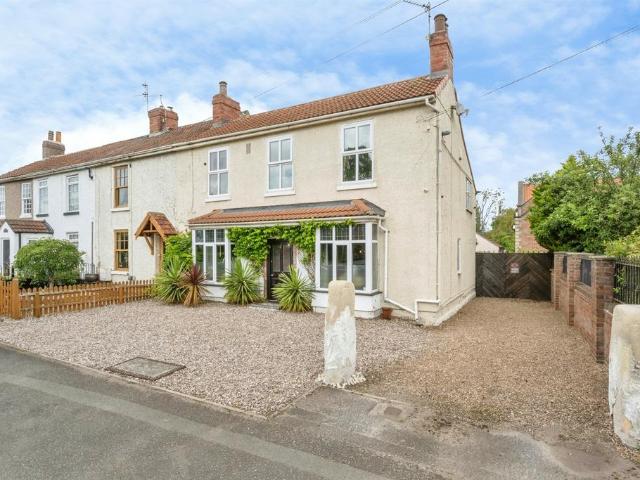 4 bedroom cottage for sale