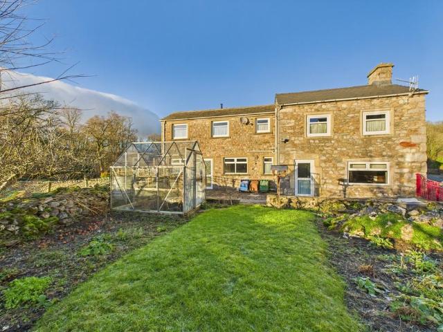 4 bedroom cottage for sale