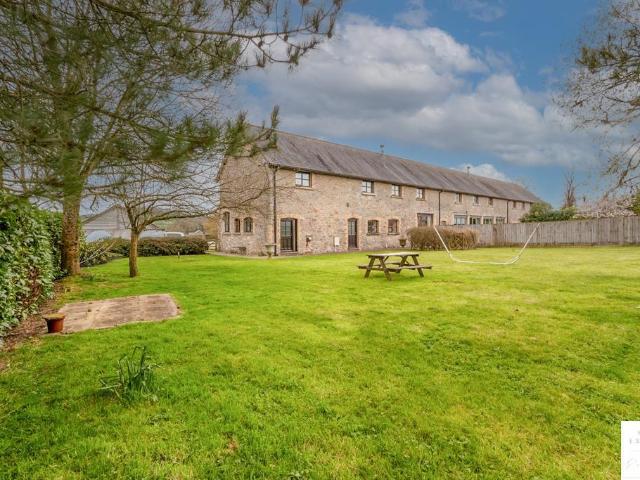 4 bedroom cottage for sale