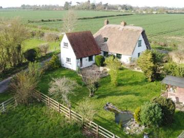4 bedroom cottage for sale