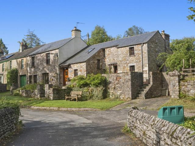 4 bedroom cottage for sale