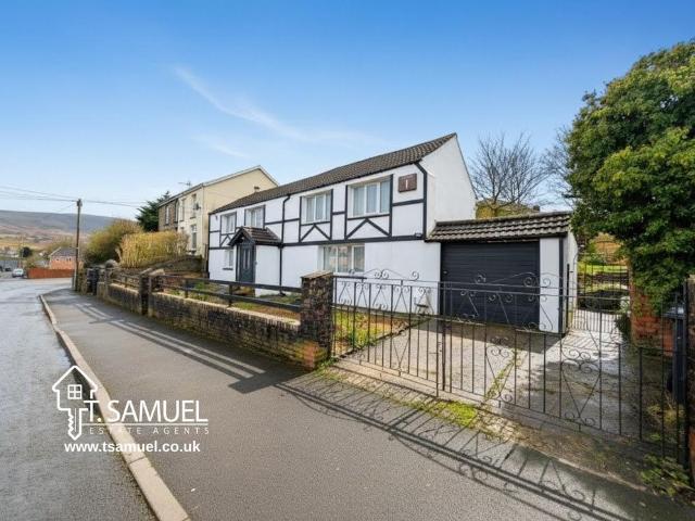 4 bedroom cottage for sale