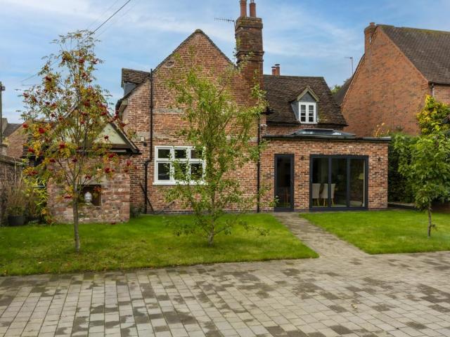 4 bedroom cottage for sale