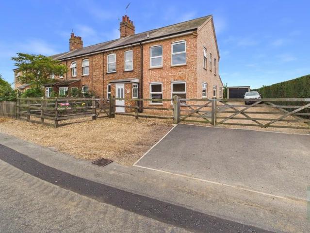 4 bedroom cottage for sale