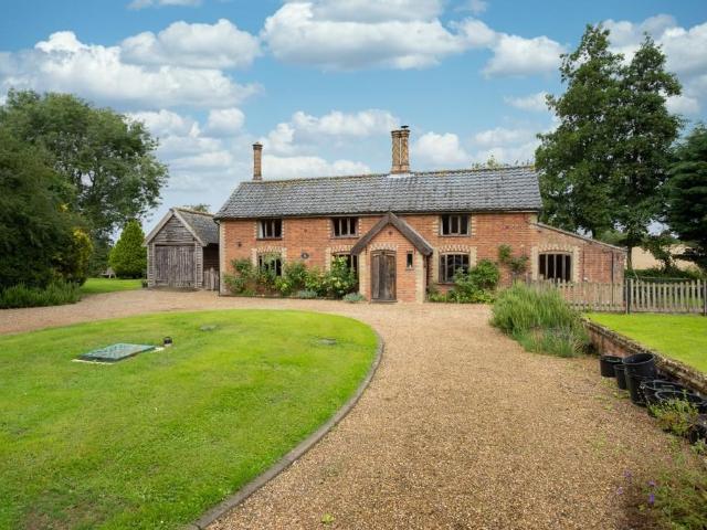 4 bedroom cottage for sale