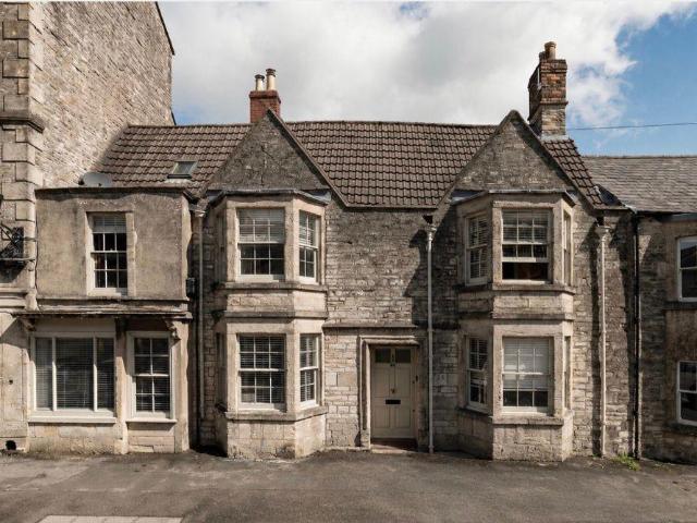 4 bedroom country house for sale