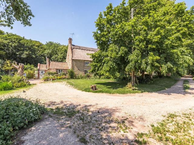 4 bedroom cottage for sale
